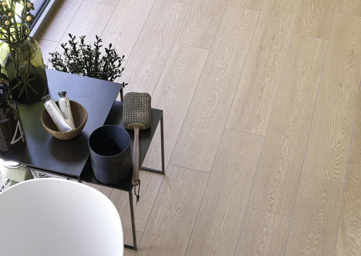 Gres Cifre HEARTWOOD efekt drewno - aranzacja w elewacji domu
