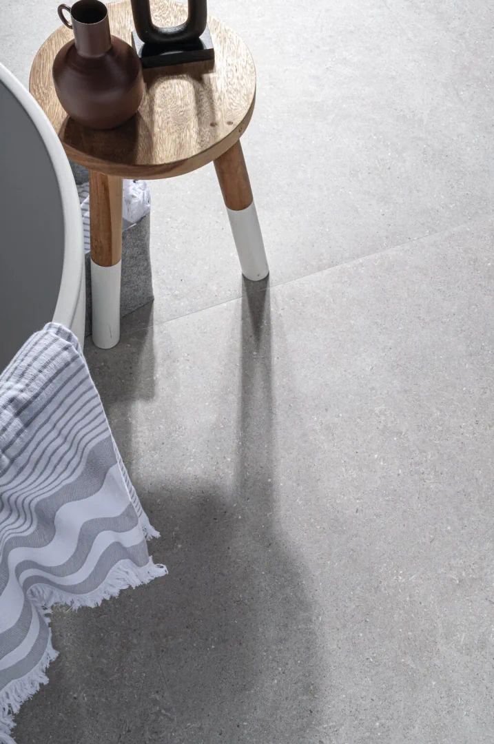 Gres Cifre ACRON efekt beton - aranzacja w elewacji domu