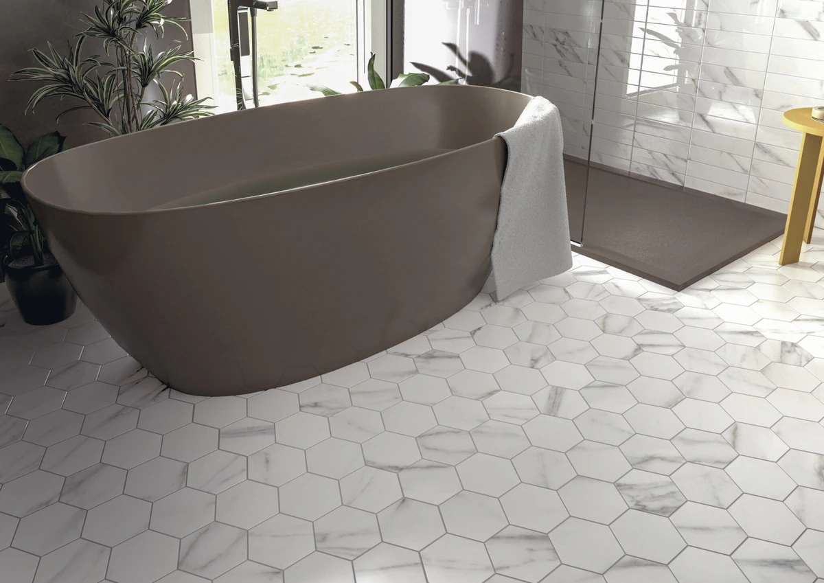 Gres Cifre DUCALE efekt marmur - aranzacja w elewacji domu
