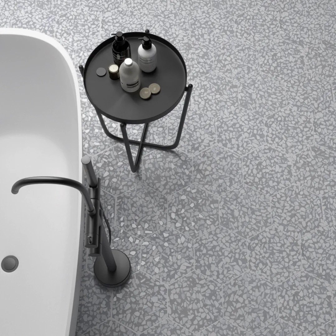 Gres Cifre RIAZZA efekt terrazzo - aranzacja w przestronnym holu