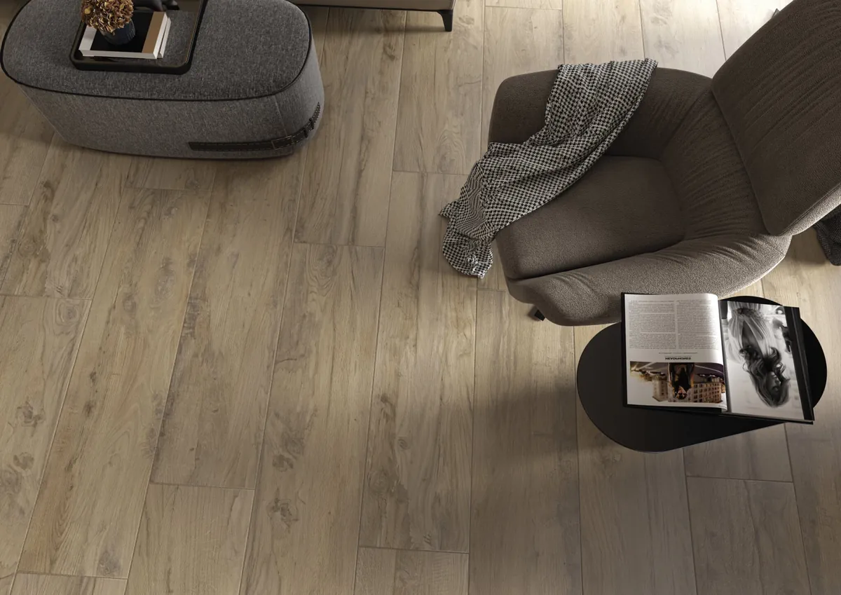 Gres Cifre KELAYA efekt drewno - aranzacja w eleganckiej lazience