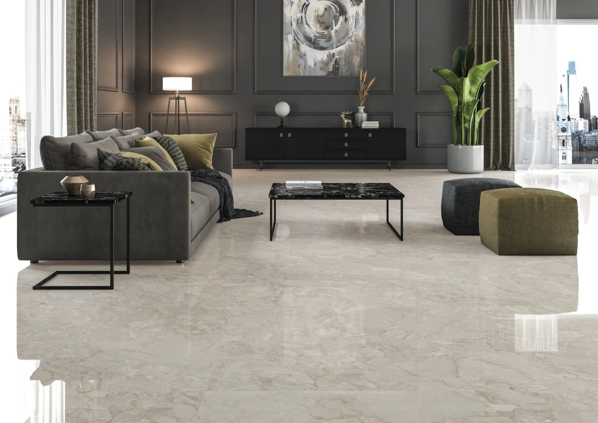 Gres Cifre KUARTZ efekt kamień - aranzacja w korytarzu z naturalnym swiatlem