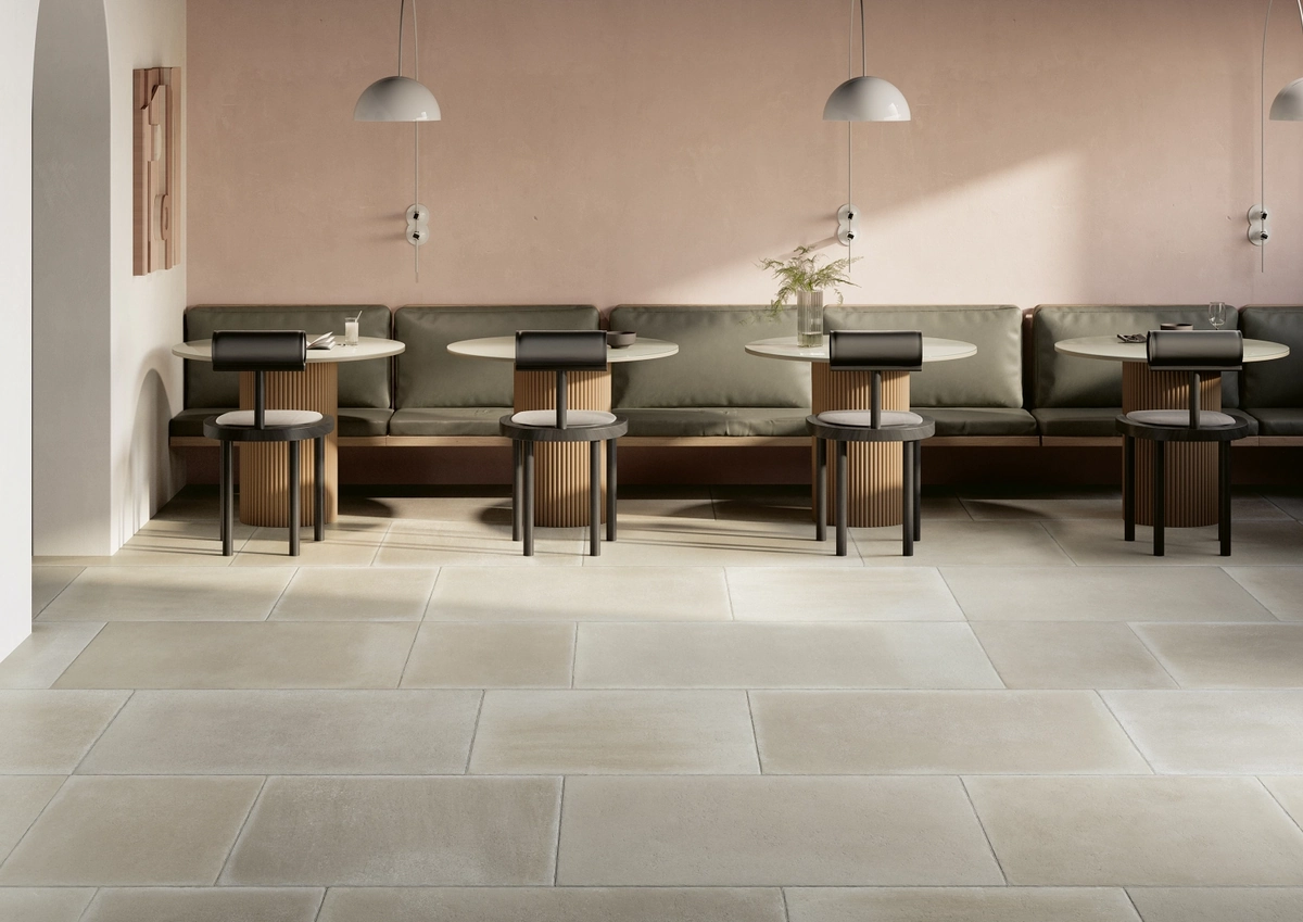 Gres Coem ENGLISH STONE efekt kamień - aranzacja w przy kominku