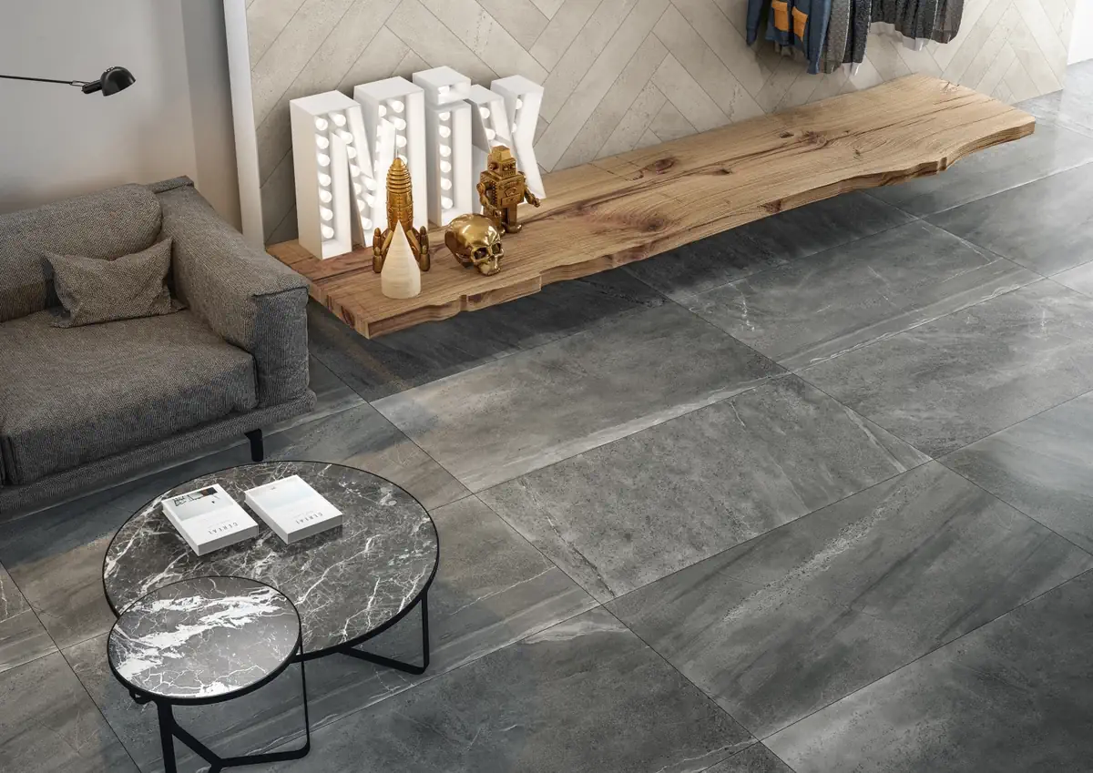 Gres Coem BRIT STONE efekt beton, kamień - aranzacja w strefie dziennej z duzymi przeszkleniami