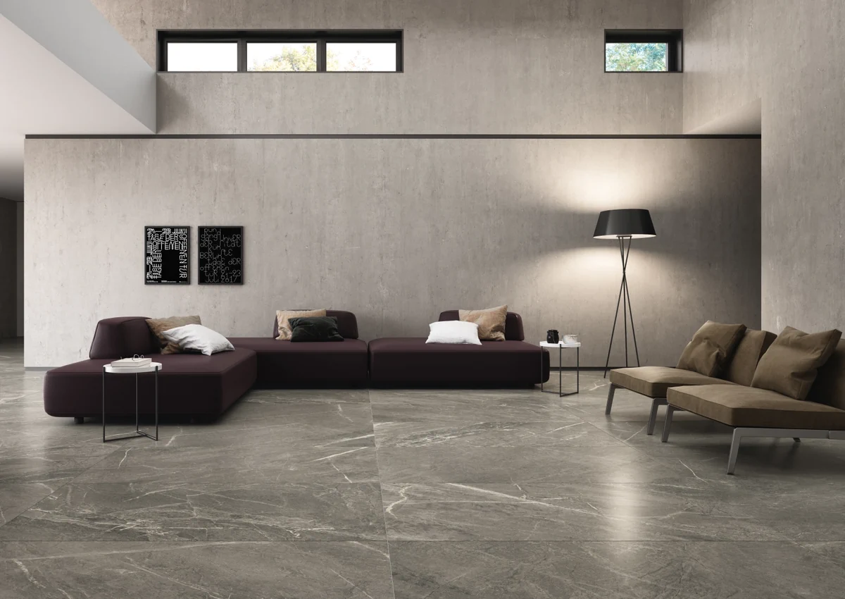 Gres Coem SOAP STONE efekt marmur, kamień - aranzacja w przestronnym holu