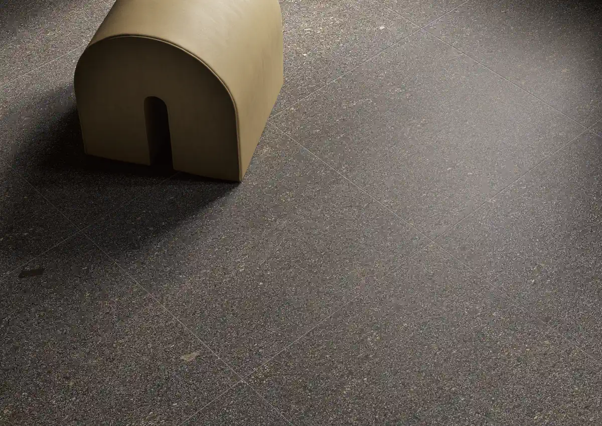 Gres Coem PORFIRICA efekt beton, kamień - aranzacja w przestronnym holu