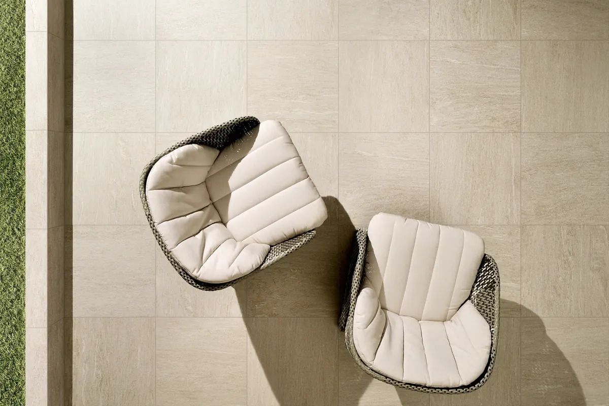 Gres Coem DUALMOOD STONE efekt beton, kamień - aranzacja w przy kominku