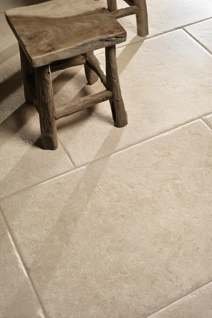 Gres Coem GOLDENSTONE efekt kamień - aranzacja w przestronnym holu