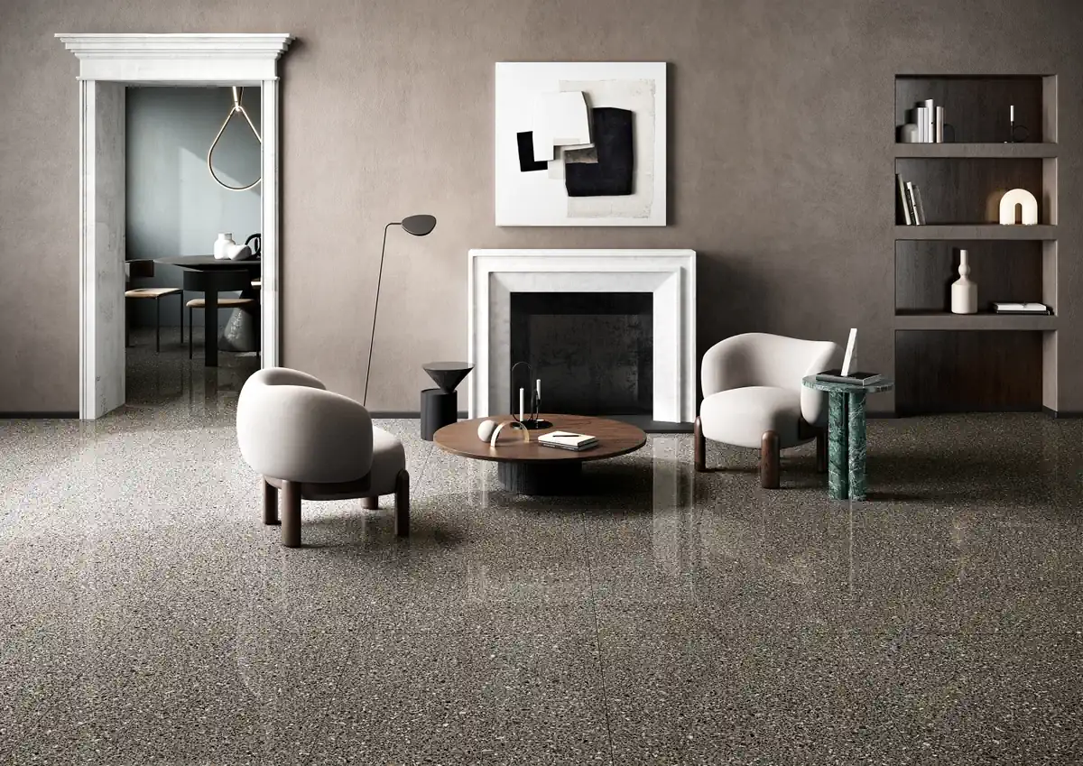 Gres Coem PORFIRICA AGLO efekt terrazzo - aranzacja w korytarzu z naturalnym swiatlem