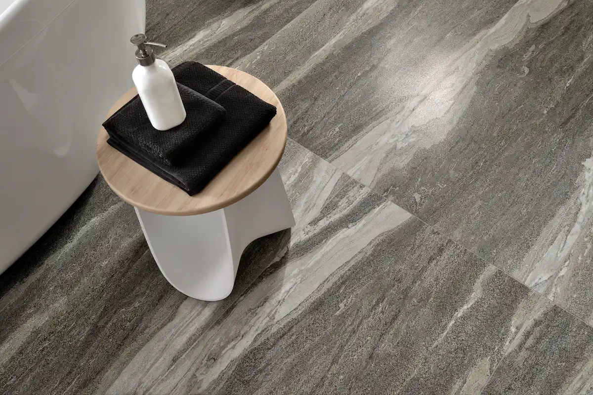 Gres Coem DUALMOOD STONE efekt beton, kamień - aranzacja w nowoczesnym salonie