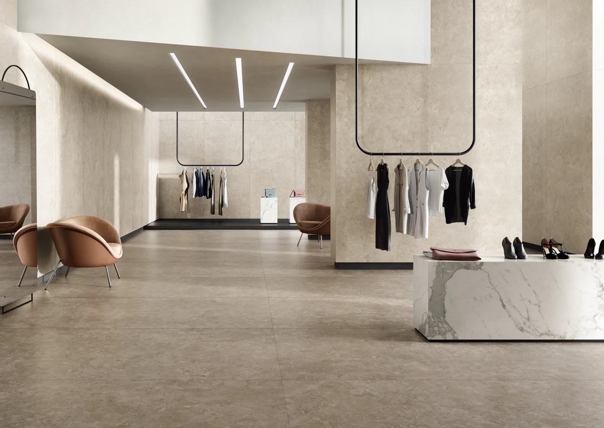 Gres Coem WIDE GRES efekt drewno, kamień, marmur, beton, terrazzo - aranzacja w przestronnym holu
