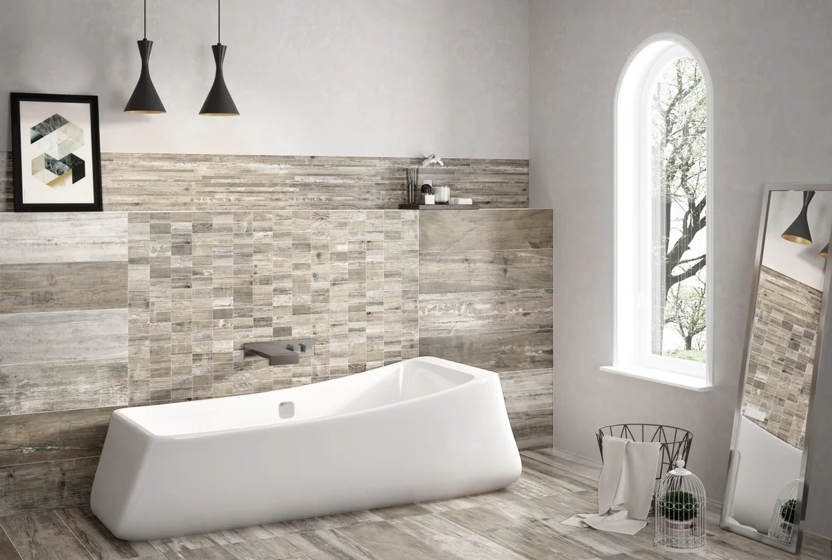 Gres Colorker RETRO efekt drewno - aranzacja w korytarzu z naturalnym swiatlem