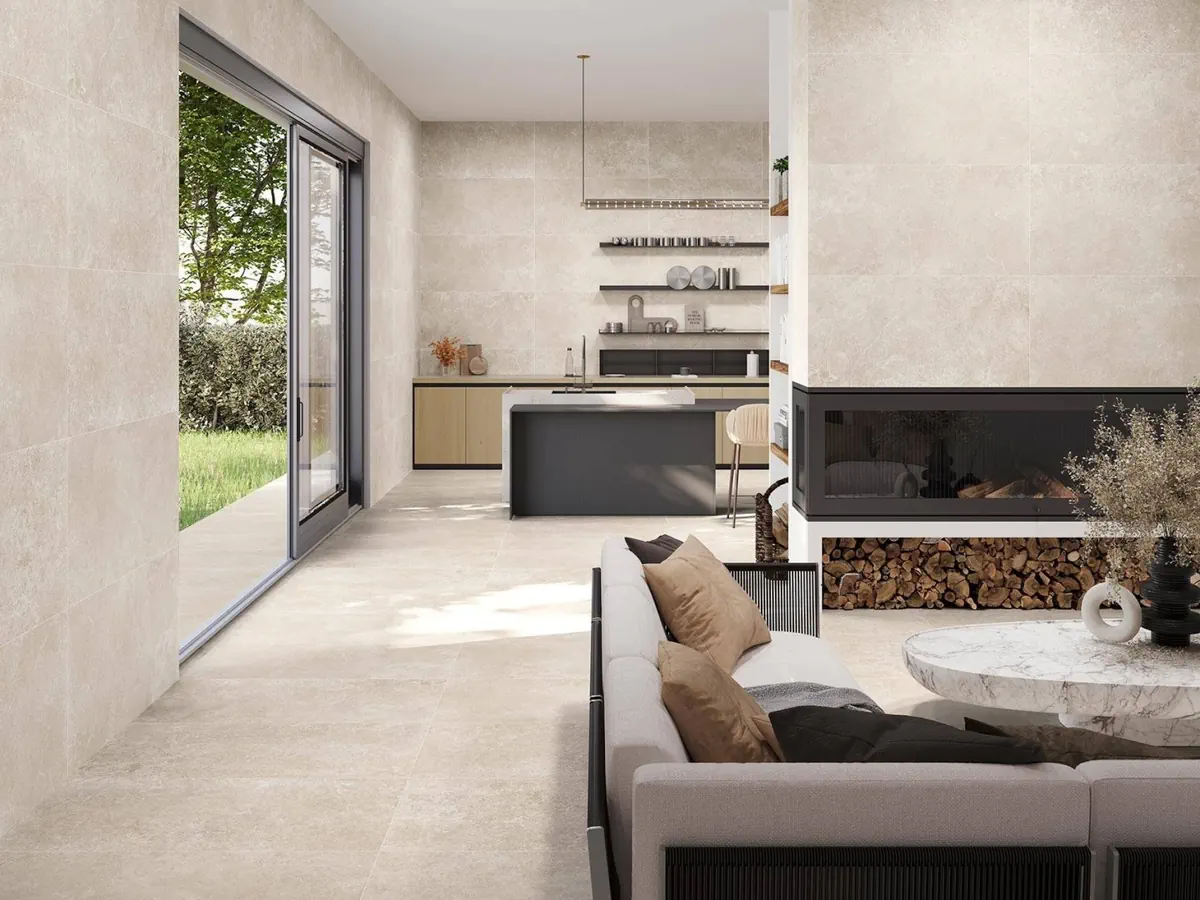 Gres Colorker BELLA STONE efekt kamień - aranzacja w strefie dziennej z duzymi przeszkleniami