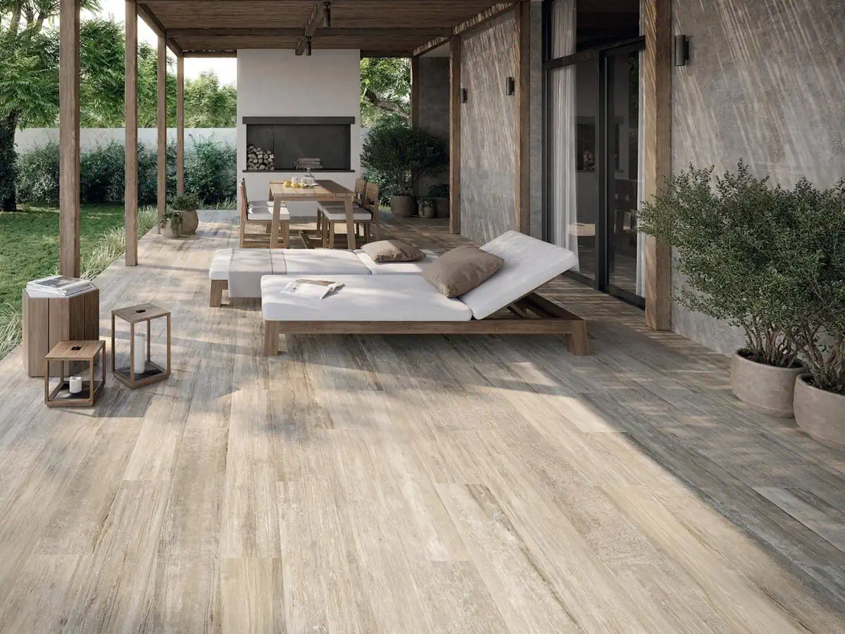Gres Colorker COLONIAL SOFT efekt drewno - aranzacja w przestronnym holu