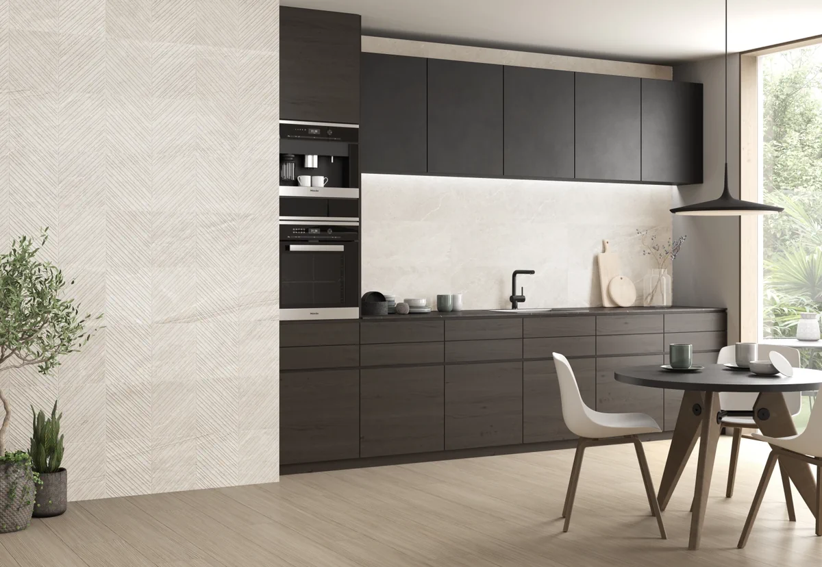 Gres Colorker PREMIERE efekt beton - aranzacja w przestronnym holu