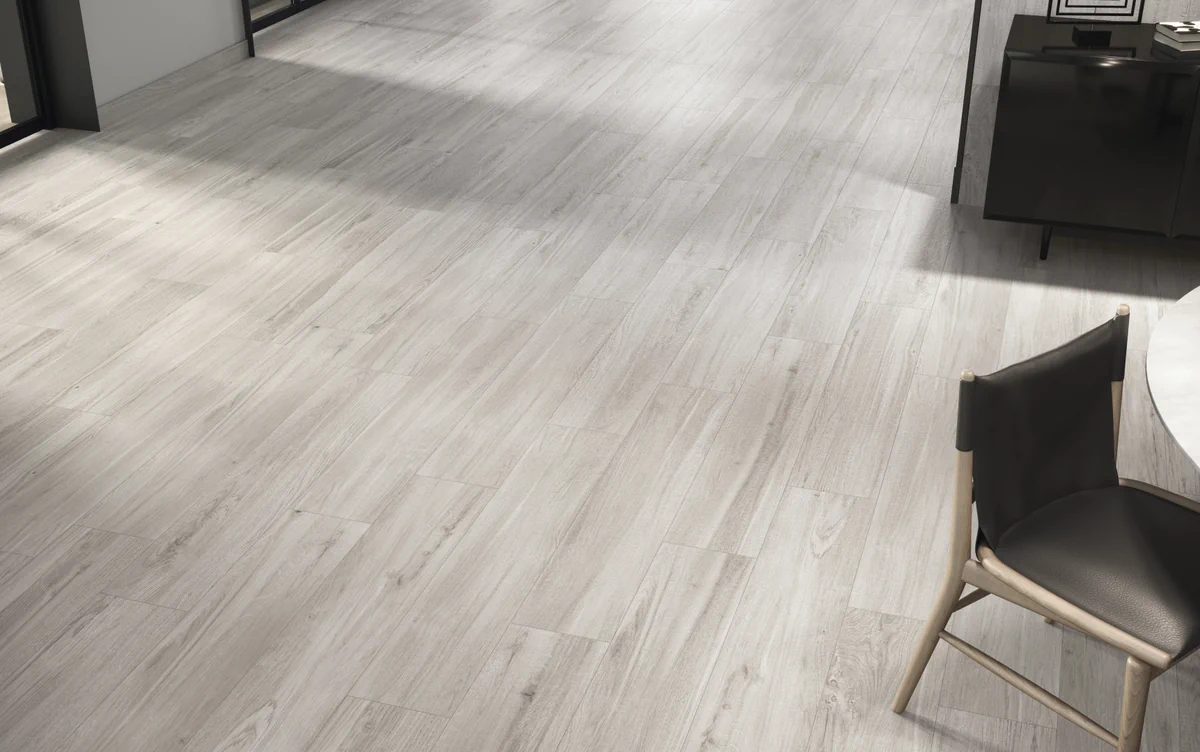Gres Colorker LAKEVIEW efekt drewno - aranzacja w elewacji domu