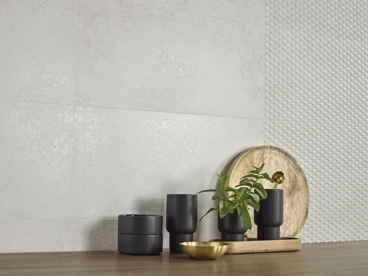 Gres Colorker ASTON efekt beton - aranzacja w przestronnym holu
