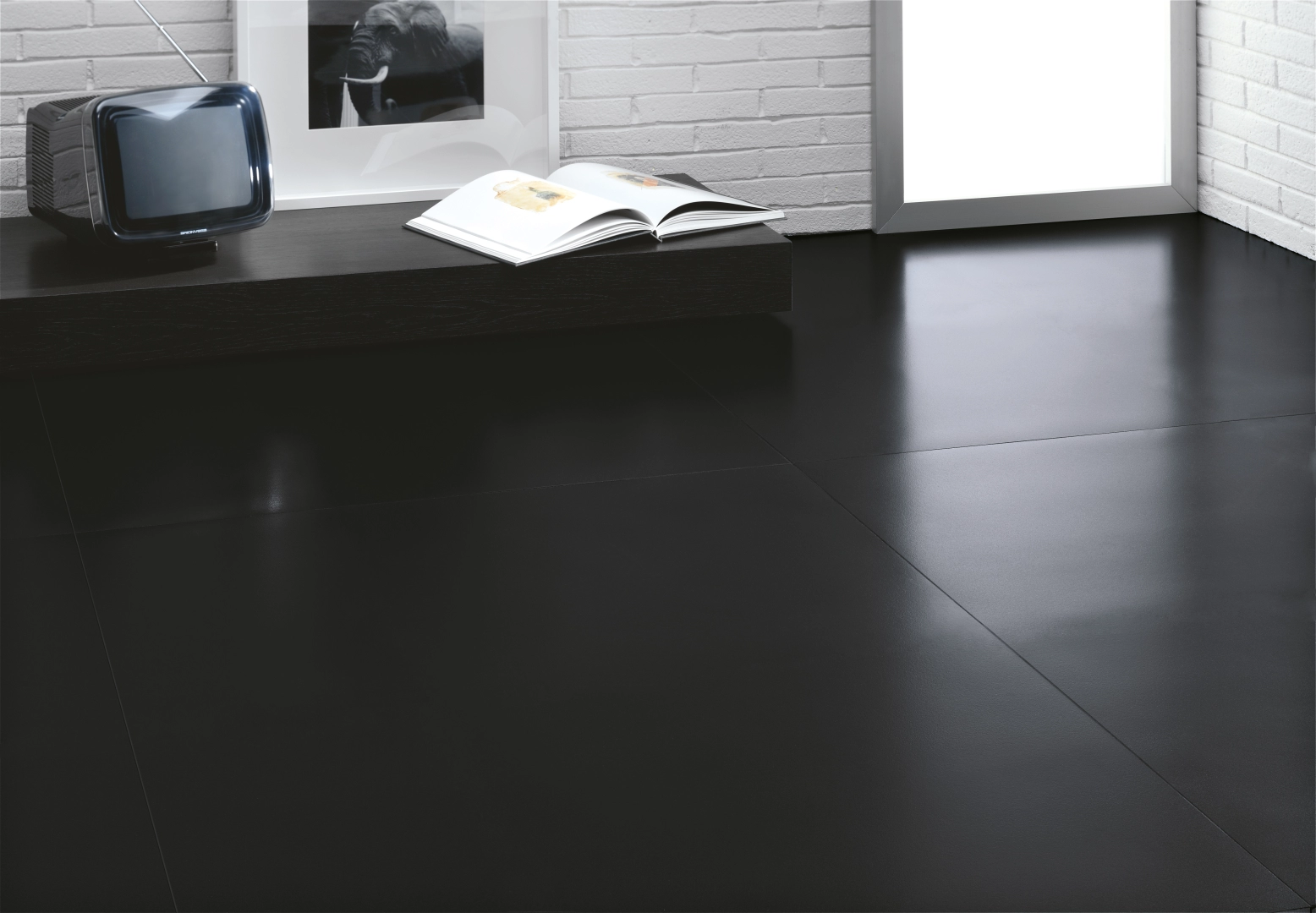 Gres Cotto D'este BLACK-WHITE efekt kamień - aranzacja w nowoczesnym salonie