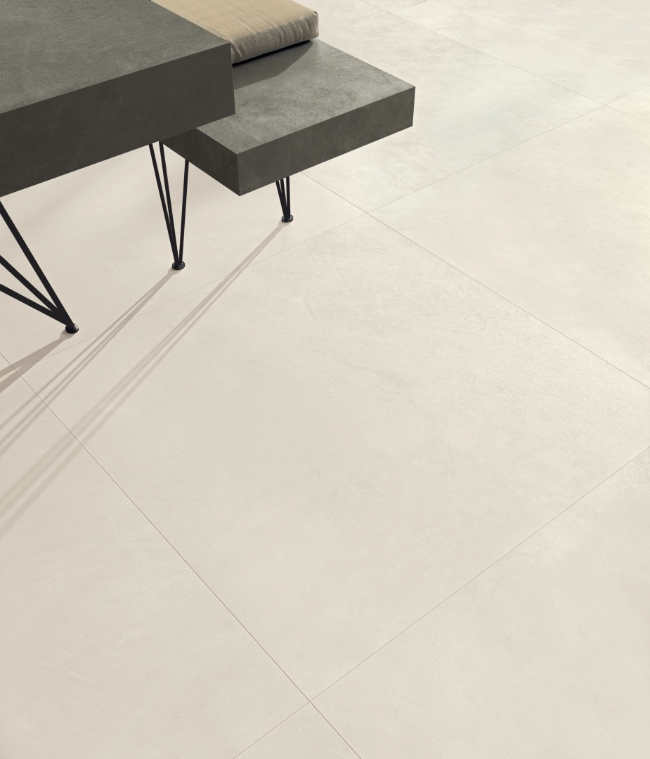 Gres Cotto D'este CEMENT PROJECT efekt beton - aranzacja w przestronnym holu