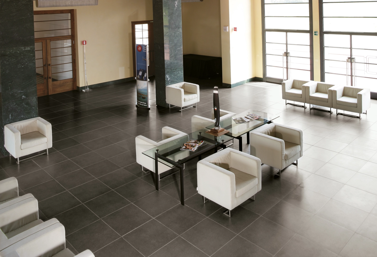 Gres Cotto D'este BUXY efekt kamień - aranzacja w eleganckiej lazience