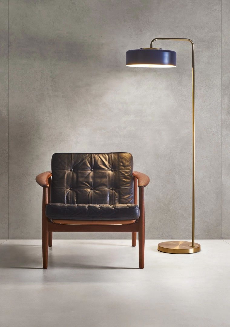 Gres Marazzi Grande Concrete Look efekt beton w nowoczesnym salonie