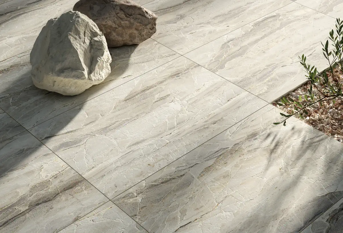 Gres Delconca OUTDOOR EDITION efekt marmur, kamień, drewno - aranzacja w minimalistycznym wnetrzu