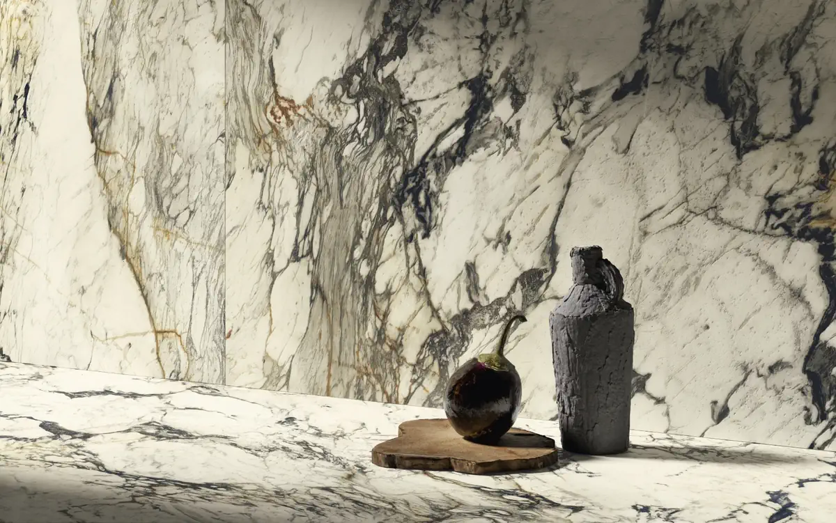 Gres Delconca MARBLE EDITION efekt kamień, marmur - aranzacja w minimalistycznym wnetrzu