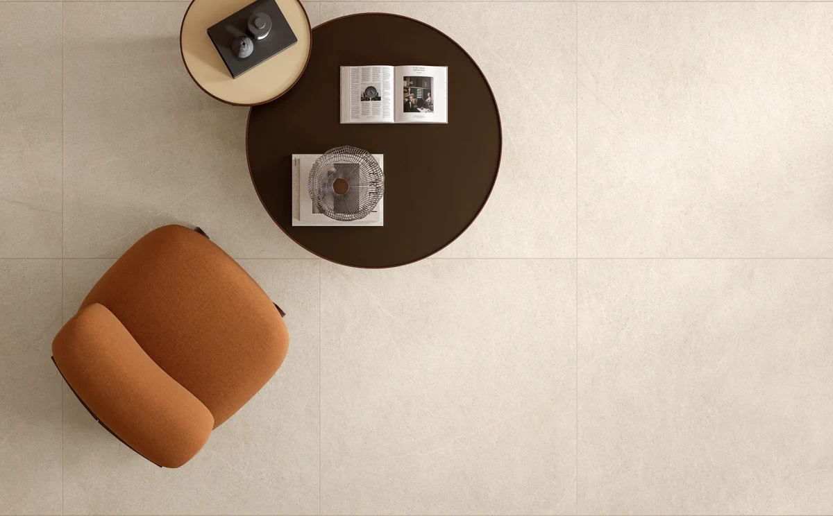 Gres Delconca SENSORIA efekt kamień - aranzacja w strefie dziennej z duzymi przeszkleniami