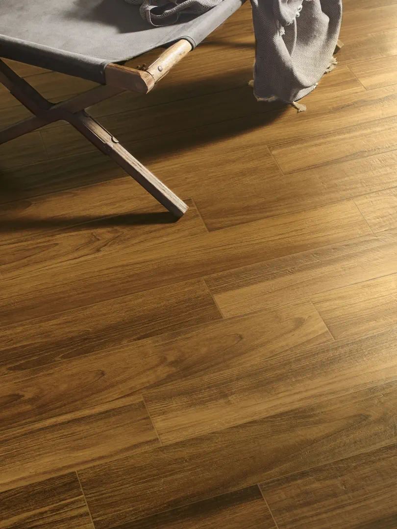 Gres Emil SLEEK WOOD efekt drewno - aranzacja w minimalistycznym wnetrzu