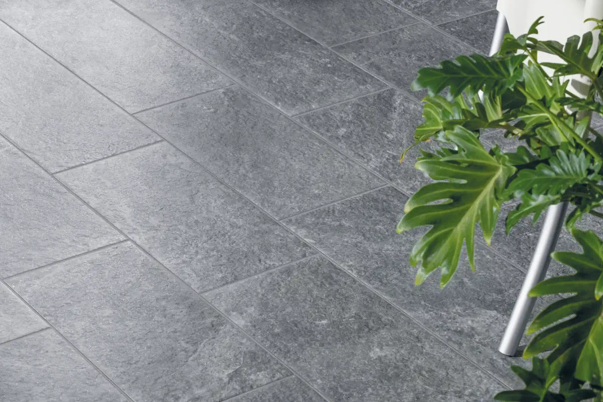Gres Emil EXTERNA efekt kamień - aranzacja w eleganckiej lazience