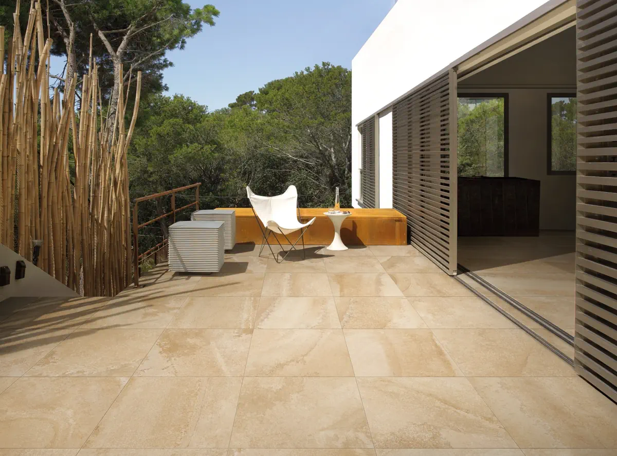 Gres Ergon CORNERSTONE ALPEN efekt beton - aranzacja w eleganckiej lazience