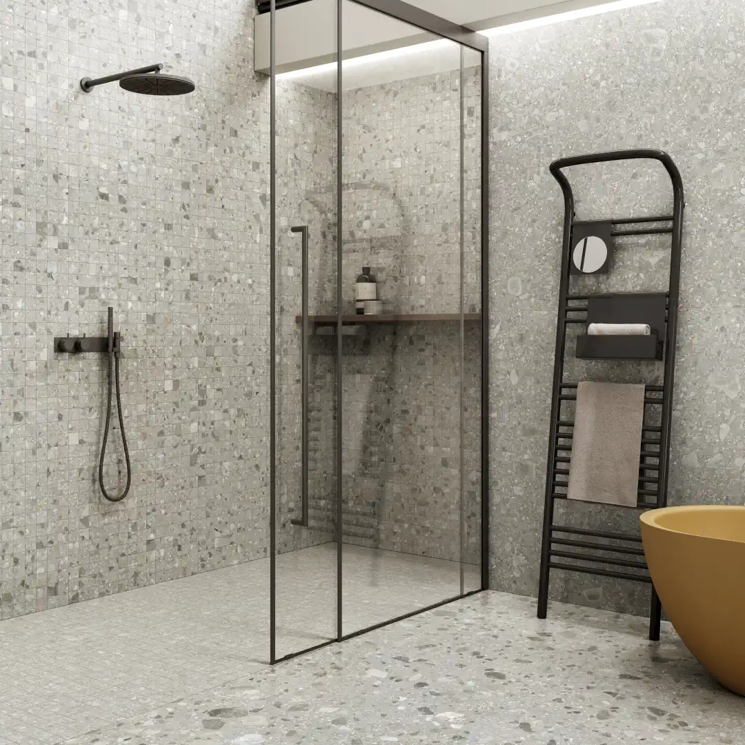 Gres Ergon LOMBARDA efekt terrazzo - aranzacja w nowoczesnym salonie