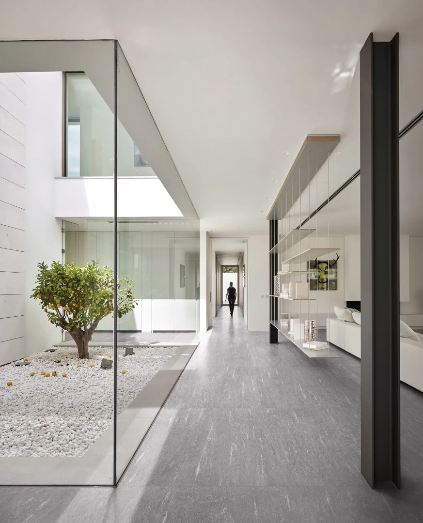 Gres Ergon CORNERSTONE ALPEN efekt beton - aranzacja w minimalistycznym wnetrzu