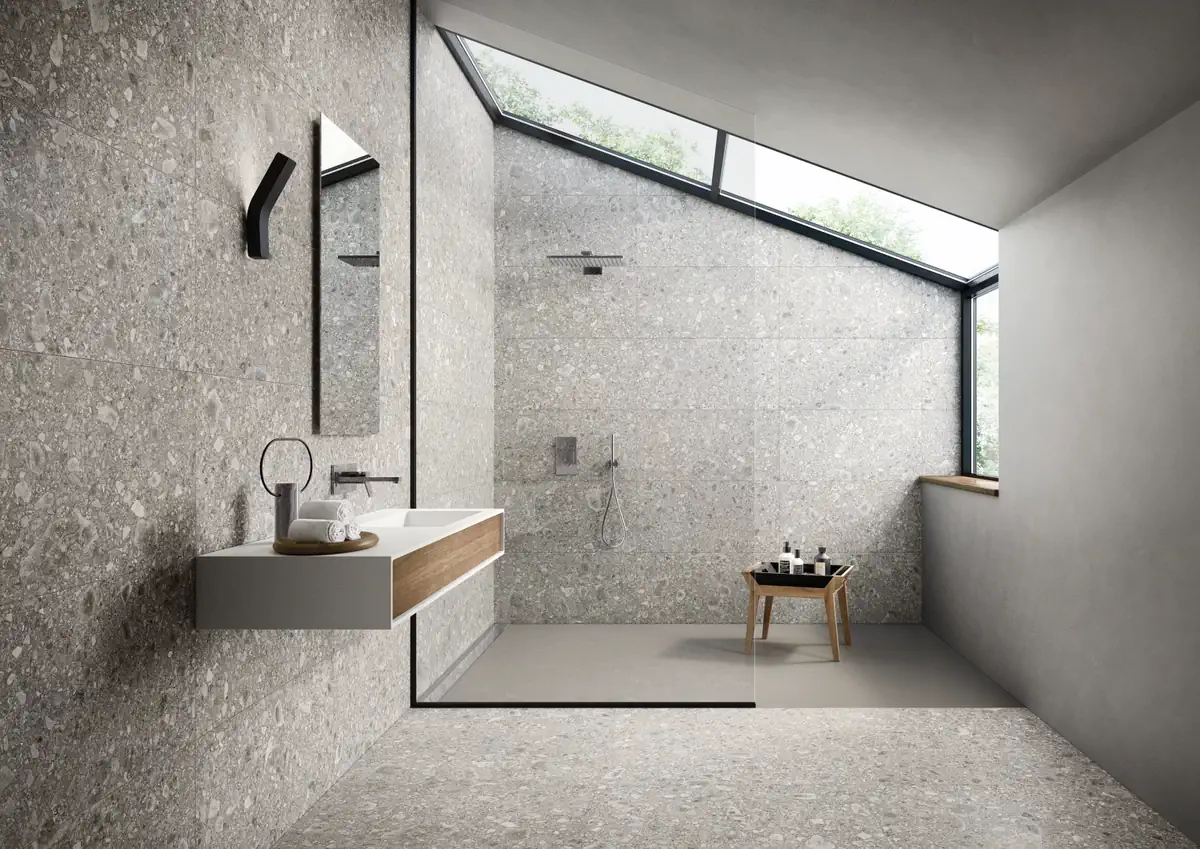 Gres Ergon LOMBARDA efekt terrazzo - aranzacja w eleganckiej lazience
