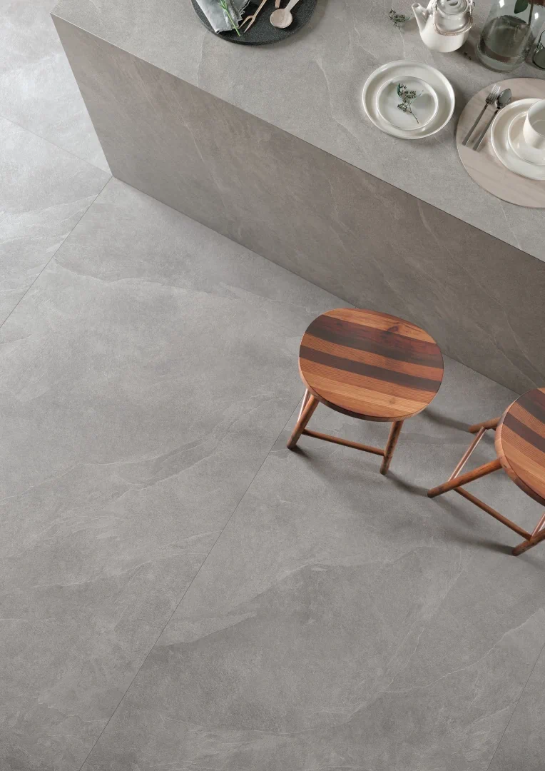 Gres Ergon CORNERSTONE efekt kamień - aranzacja w eleganckiej lazience