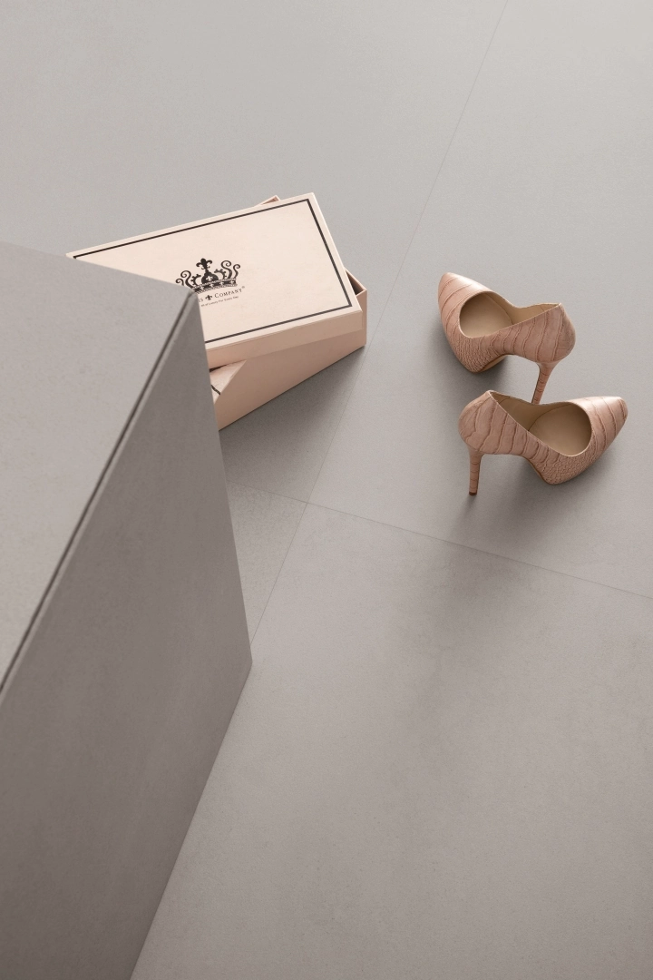 Gres Ergon TR3ND efekt beton, drewno - aranzacja w eleganckiej lazience