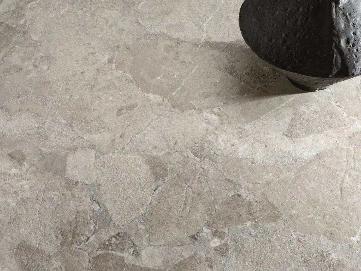 Gres Ergon MATERA STONE efekt kamień, - aranzacja w przestronnym holu