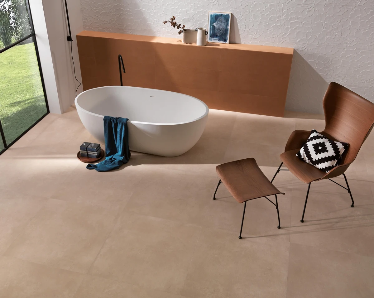 Gres Fap LUMINA SAND ART efekt beton - aranzacja w przy kominku