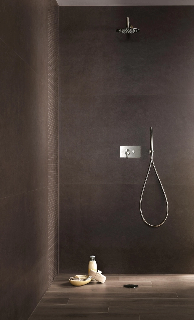 Gres Fap FAPNEST efekt drewno - aranzacja w eleganckiej lazience