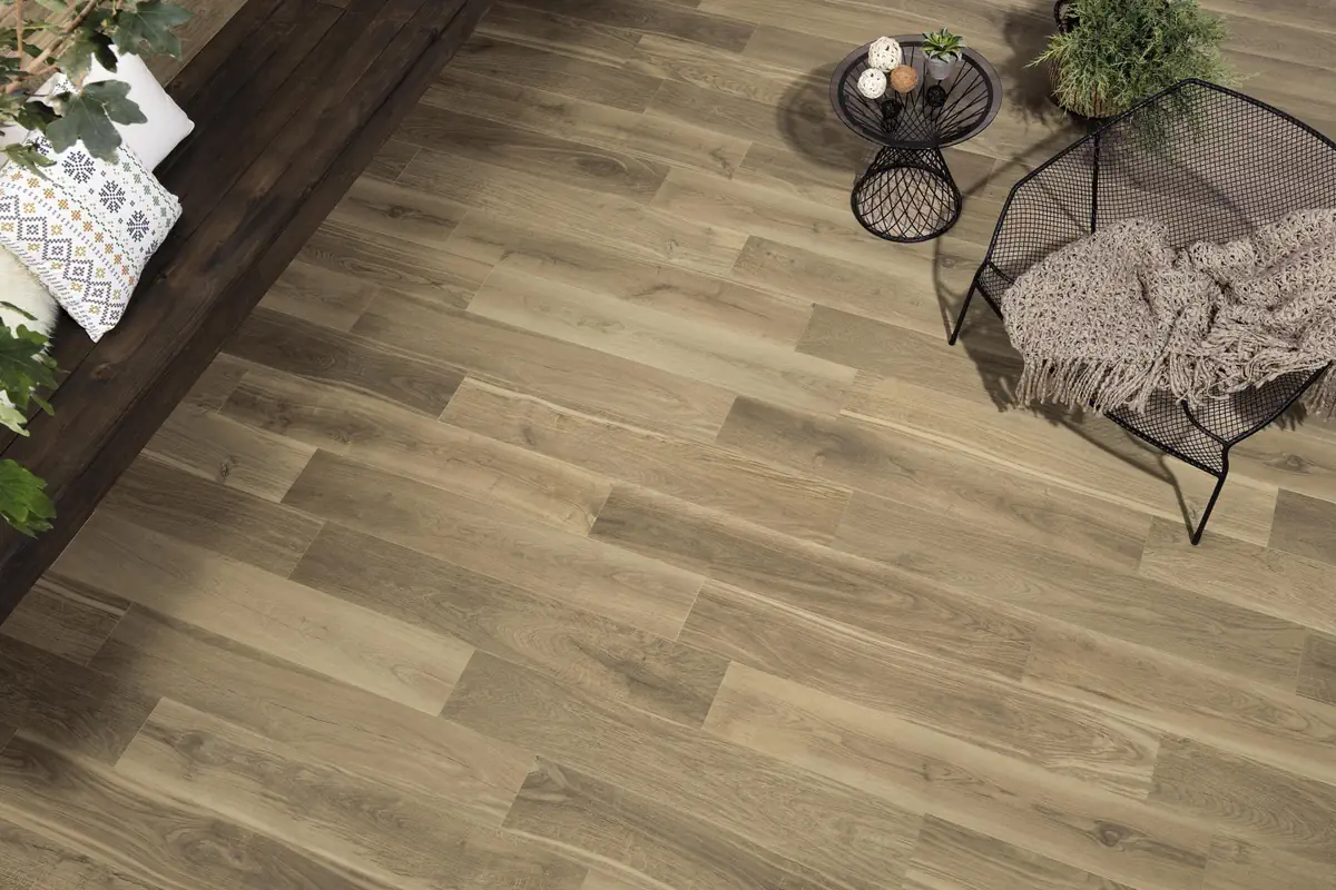 Gres Fap FAPNEST efekt drewno - aranzacja w eleganckiej lazience
