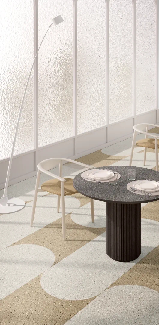 Gres Graniti Fiandre IL VENEZIANO efekt terrazzo - aranzacja w przestronnym holu