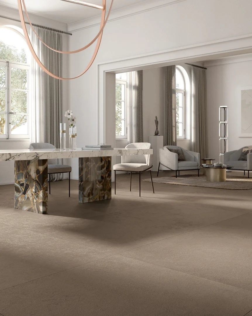Gres Graniti Fiandre BALANCE efekt beton - aranzacja w korytarzu z naturalnym swiatlem