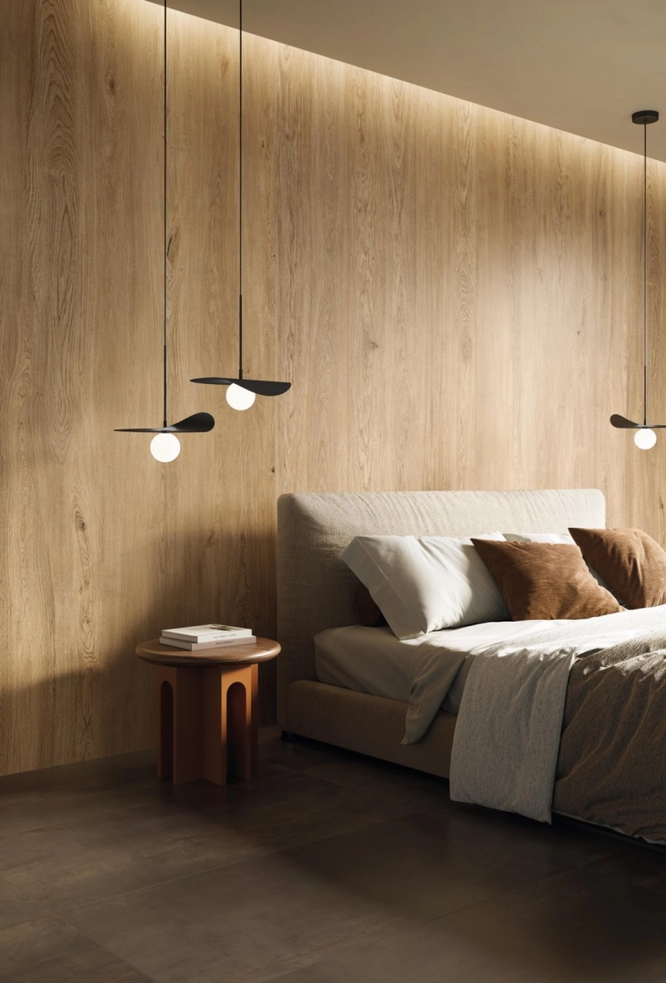 Gres Flaviker FOUR SEASONS efekt drewno - aranzacja w przestronnym holu