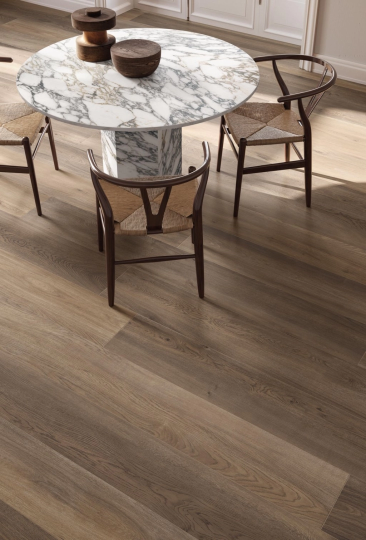 Gres Flaviker FOUR SEASONS efekt drewno - aranzacja w przy kominku