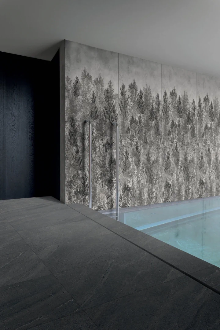 Gres Flaviker ART WALLS efekt tapeta - aranzacja w korytarzu z naturalnym swiatlem