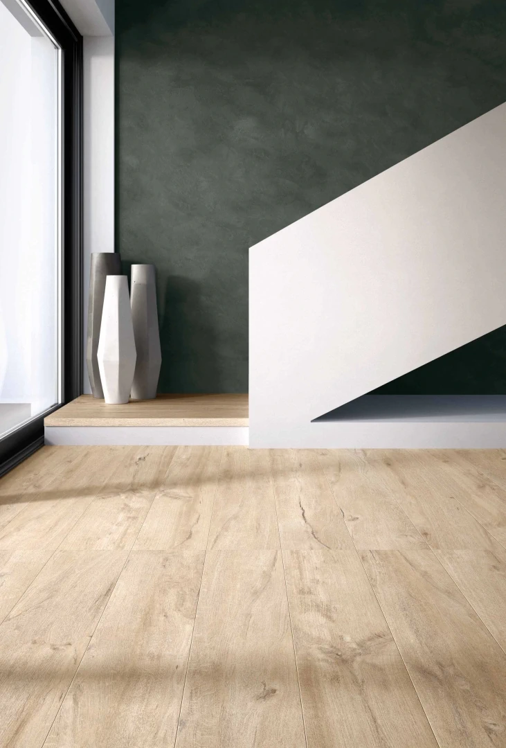 Gres Flaviker COZY efekt drewno - aranzacja w przestronnym holu