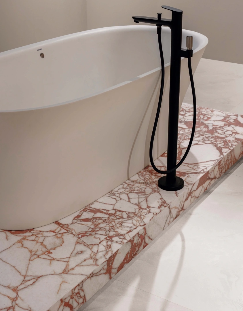Gres Flaviker SUPREME HEDONISM efekt marmur - aranzacja w eleganckiej lazience