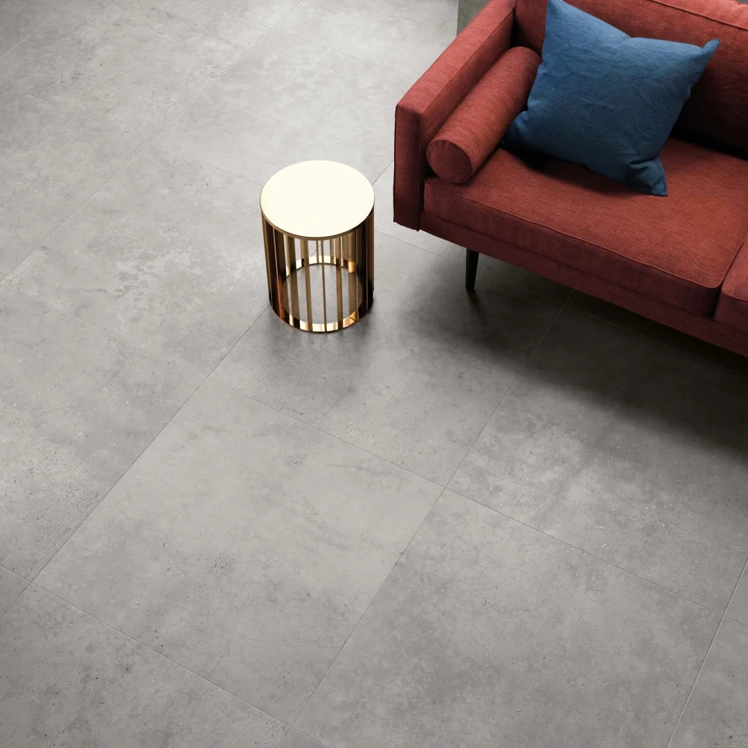 Gres Flaviker HYPER efekt beton - aranzacja w przestronnym holu