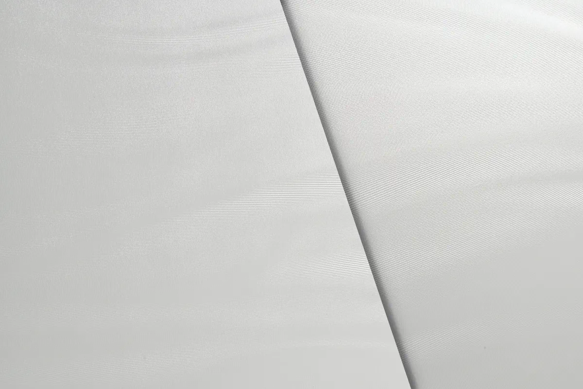 Gres Fmg LUCE efekt metal - aranzacja w przestronnym holu