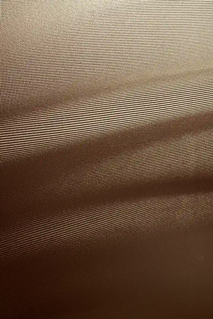 Gres Fmg LUCE efekt metal - aranzacja w strefie dziennej z duzymi przeszkleniami